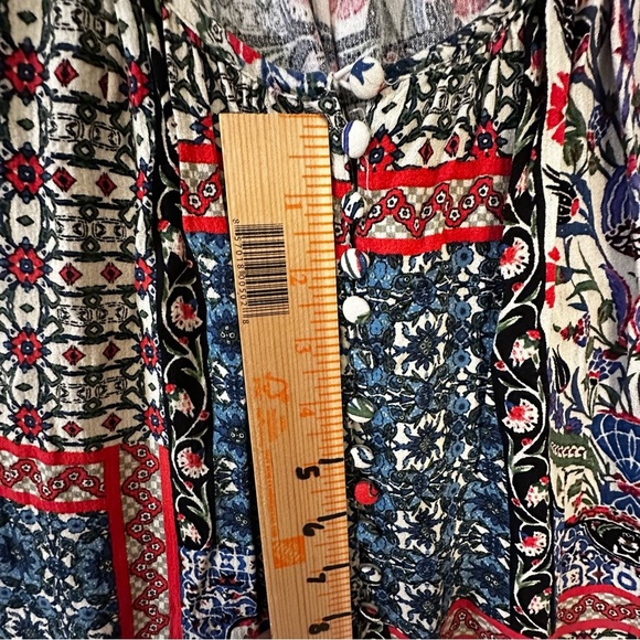 Jones & Co. Red and Black Graphic Bohemian feel Puff Sleeve Blouse plus size - Picture 7 of 9